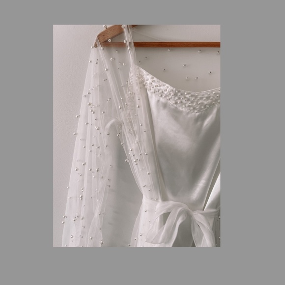 Pearl Bride Getting Ready Robe - Picture 4 of 4